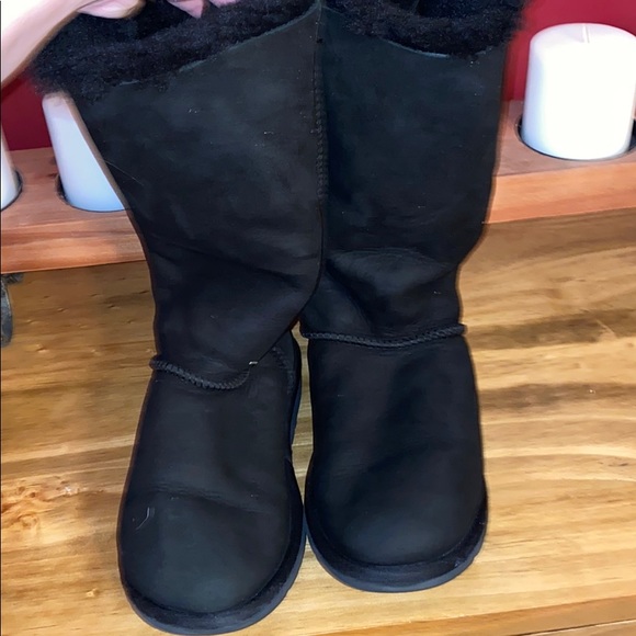 🛑SOLD🛑Women’s Black Tall Uggs with Bows - Picture 4 of 7